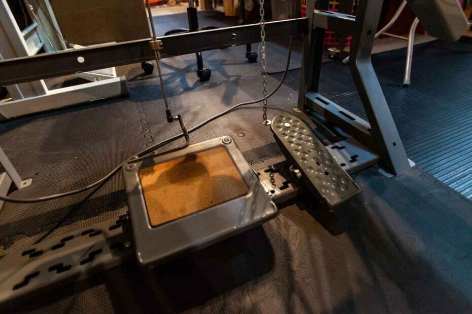 How Does A Sewing Machine Foot Pedal Work?