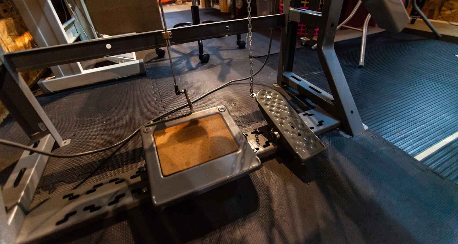 How Does A Sewing Machine Foot Pedal Work? Find Out Here! Sewing This!
