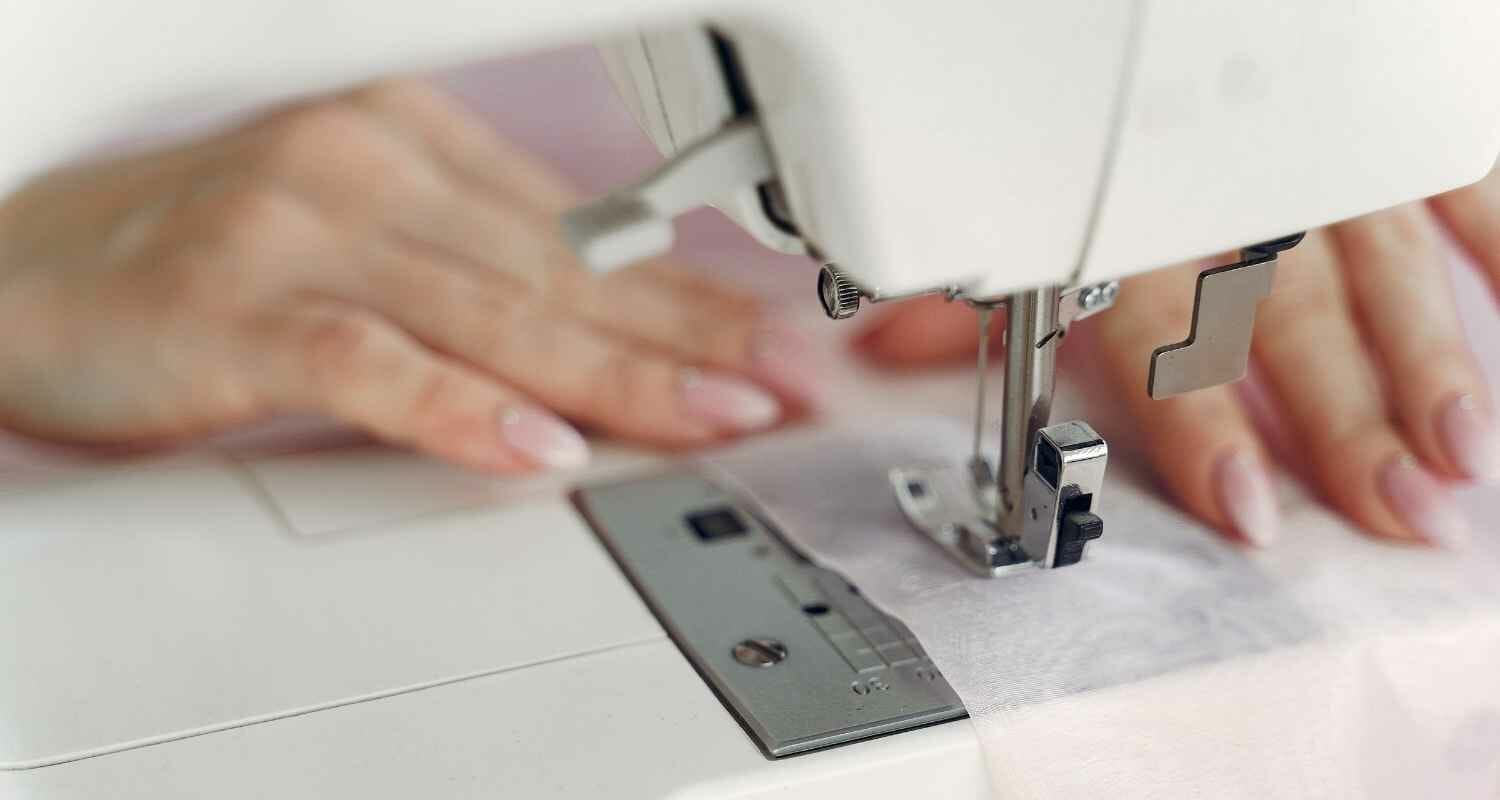 What Is A Flat Bed Sewing Machine?