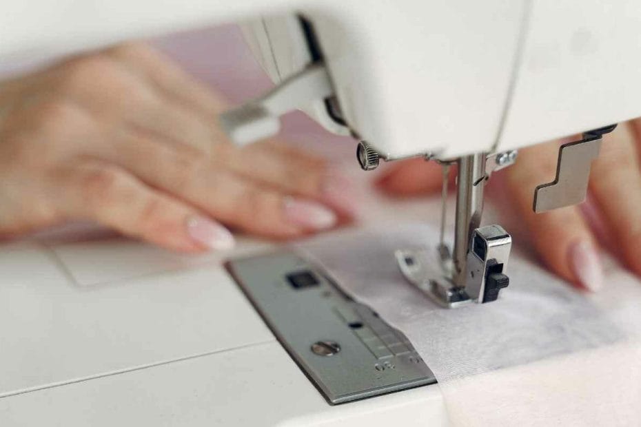 What Is A Flat Bed Sewing Machine?
