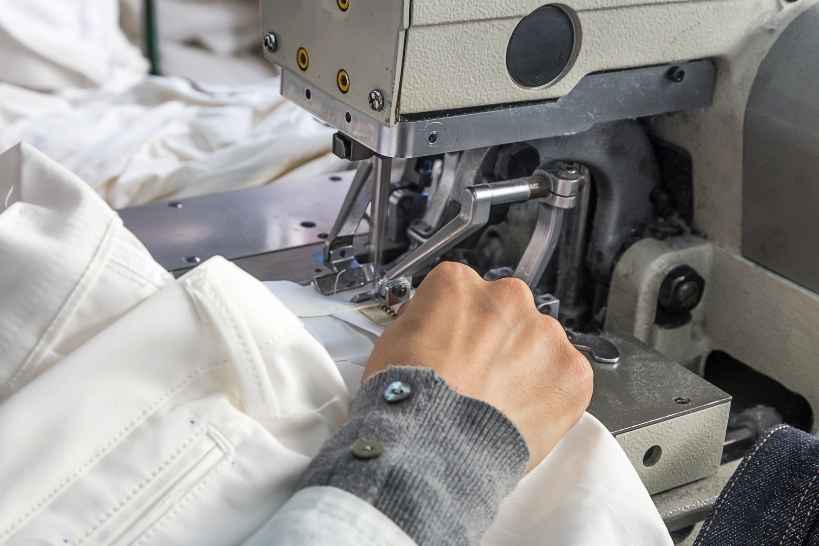 What Is A Flat Bed Sewing Machine?